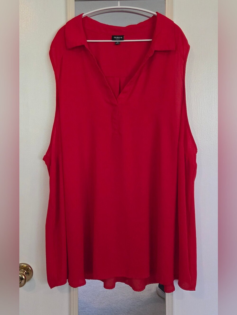 torrid Plus Size 6 (30/32) Bold Red Sleeveless Collared V-Neck Blouse